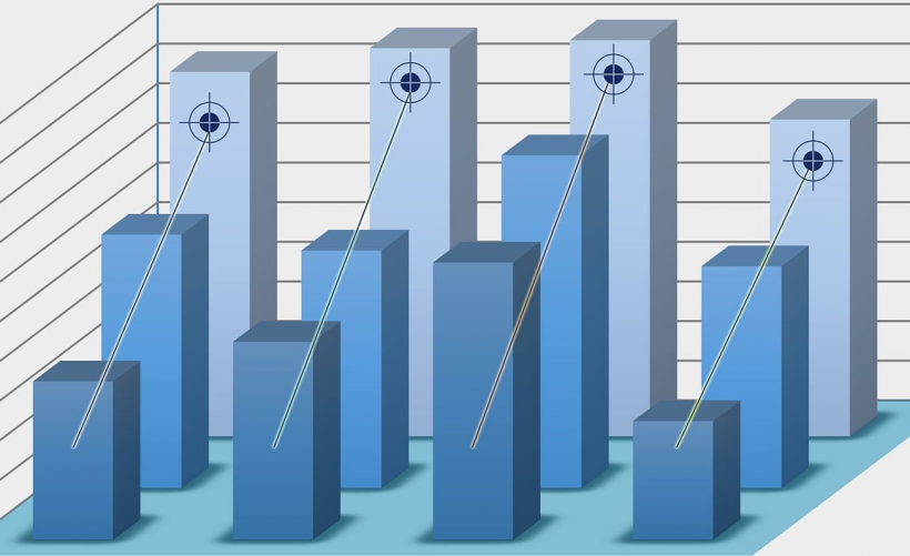 如何在MySQL数据库中定义并使用数组类型？